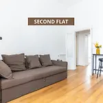 Duomo 7 Min - Two Independent Flats With Parking Daire *