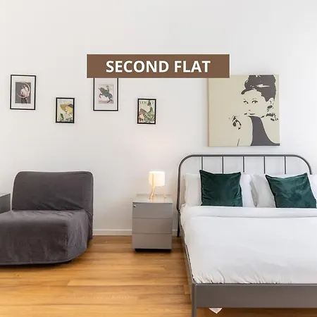 Duomo 7 Min - Two Independent Flats With Parking Apartament *